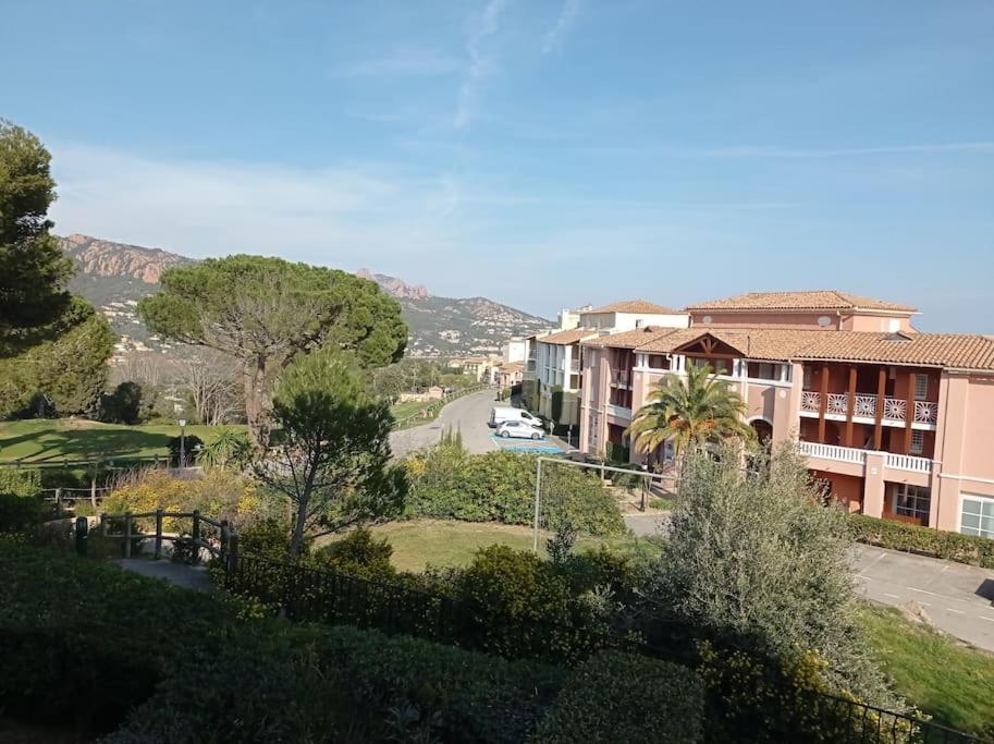 Cap Esterel Climatise Vue Partielle Appartement Saint-Raphaël